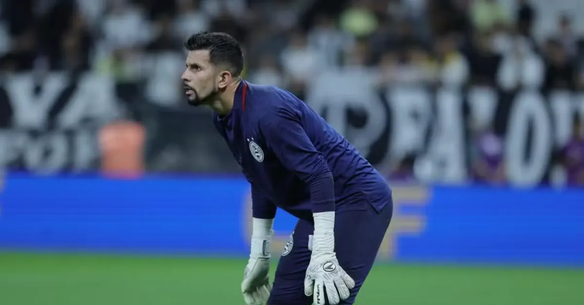 Goleiro do Bahia Sai Ferido em Choque com Yuri Alberto